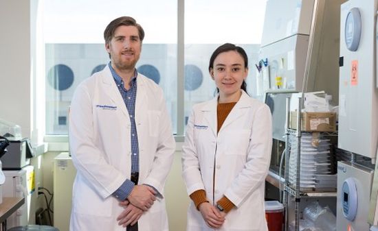 Photo: Don Gammon, Ph.D., Assistant Professor of Microbiology at UT Southwestern, and graduate student researcher Emily Rex co-led the study, which resulted in the discovery of an immune response pathway. Don Gammon, Ph.D., Assistant Professor of Microbiology at UT Southwestern, and graduate student researcher Emily Rex co-led the study, which resulted in the discovery of an immune response pathway.
