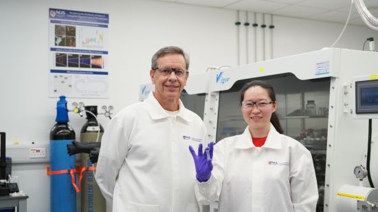 Professor Guillermo Bazan (left) from the NUS Institute for Functional Intelligent Materials and the Department of Pharmacology at NUS Yong Loo Lin School of Medicine, and Ms Zhang Kaixi (right), formerly from the Department of Chemistry at NUS Faculty of Science, developed a new antibiotic called COE-PNH2 that is capable of treating stubborn mycobacterial lung infections.