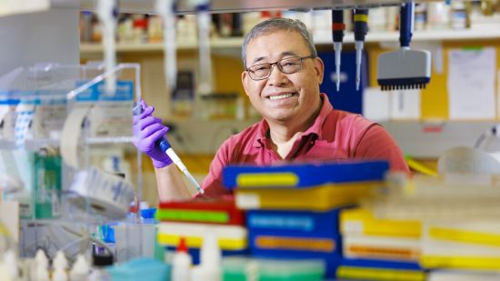 Photo: Qingsheng Li, Willa Cather Professor of biological sciences and a member of the Nebraska Center for Virology at the University of Nebraska–Lincoln, recently received a five-year, $3.5 million grant from the National Institutes of Health to advance work on an mRNA vaccine against HIV. Credit: Craig Chandler | University Communication and Marketing Qingsheng Li, Willa Cather Professor of biological sciences and a member of the Nebraska Center for Virology at the University of Nebraska–Lincoln
