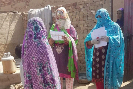 Female healthcare workers advising a mother on HIV testing in rural Sindh, Pakistan. Photo credit Saadeqa Khan.