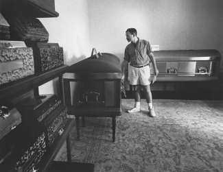 Tom Fox visiting the Spring Hill funeral home to make arrangements for his funeral in August 1988. Michael Schwarz, the Atlanta Journal-Constitution