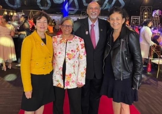 Left to right: Dean Linda P. Fried, Quarraisha Abdool Karim, Salim Abdool Karim, Wafaa El-Sadr</span> Left to right: Dean Linda P. Fried, Quarraisha Abdool Karim, Salim Abdool Karim, Wafaa El-Sadr</span>